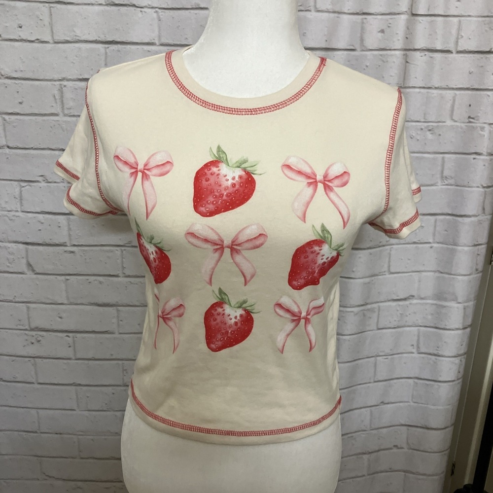 Altar'd State Strawberry Graphic Tee NWT Coquette Cottagecore Baby Tee M